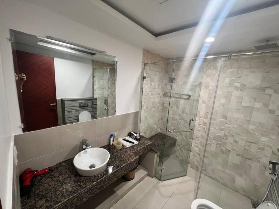 Sunset Luxury Gold Crest Mall Residency Лахор Екстер'єр фото